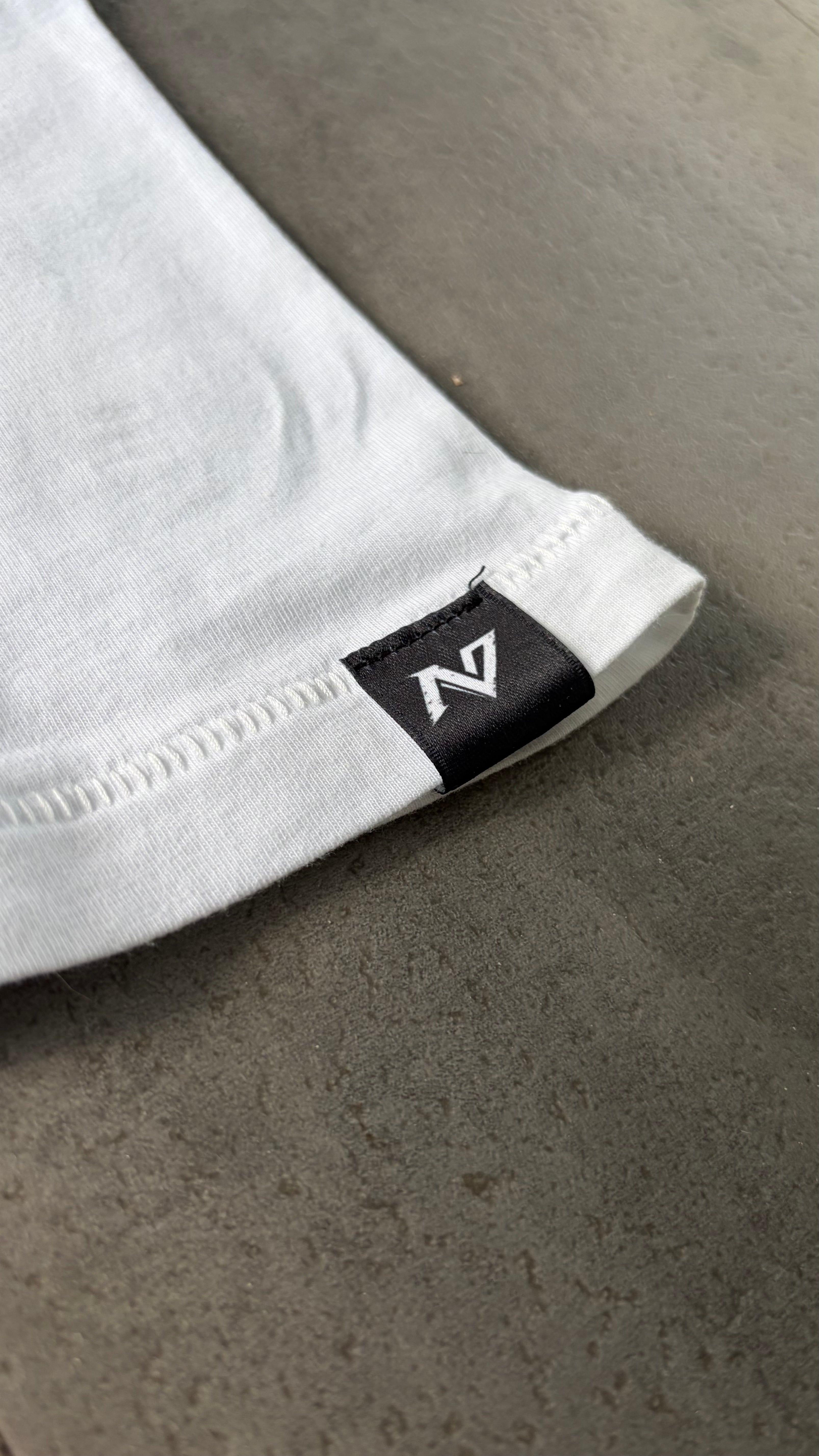 IDENTITY: NUL - CROPPED TEE